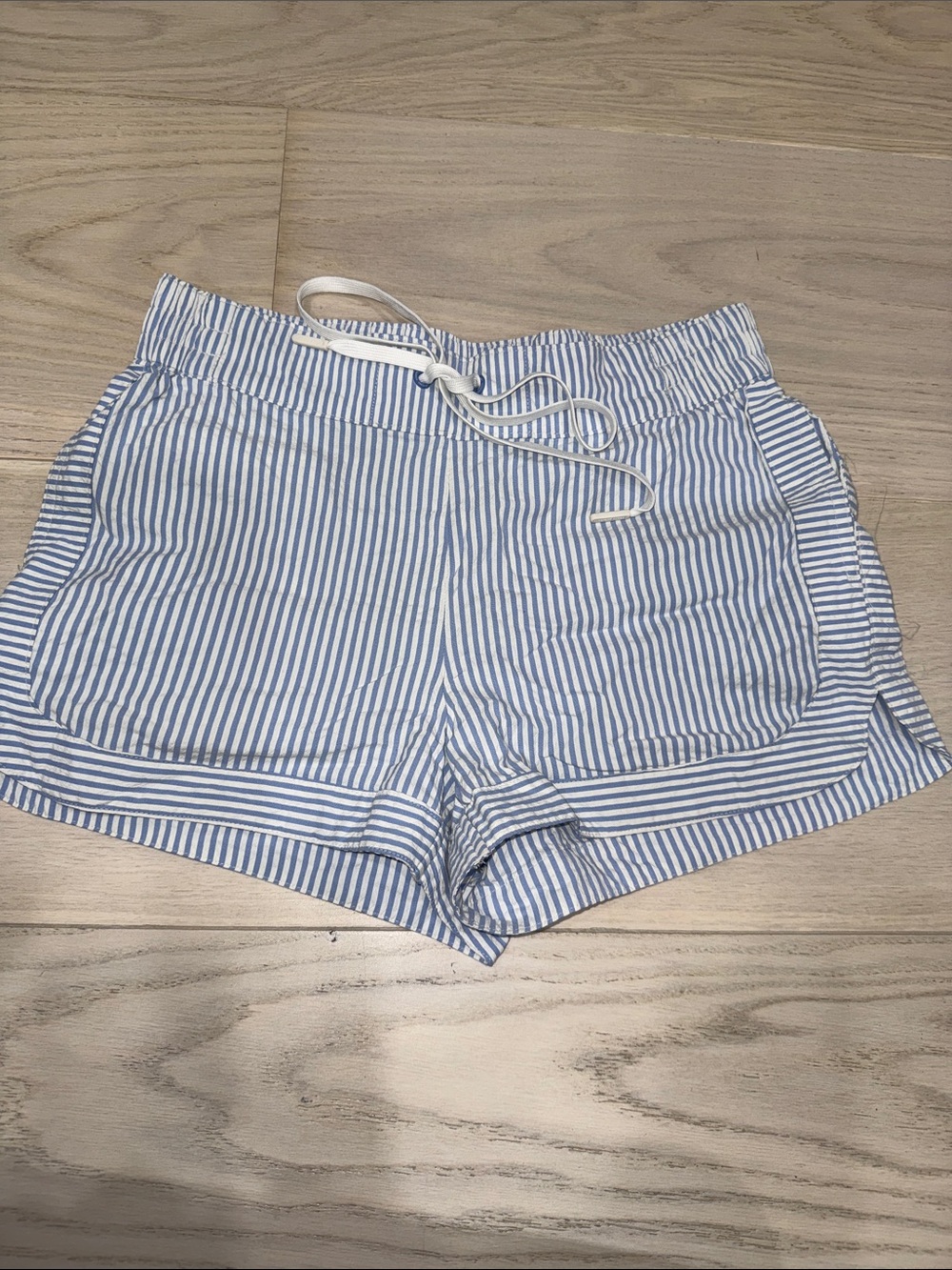 Vineyard Vines Blue & White Striped Seersucker Athletic Shorts